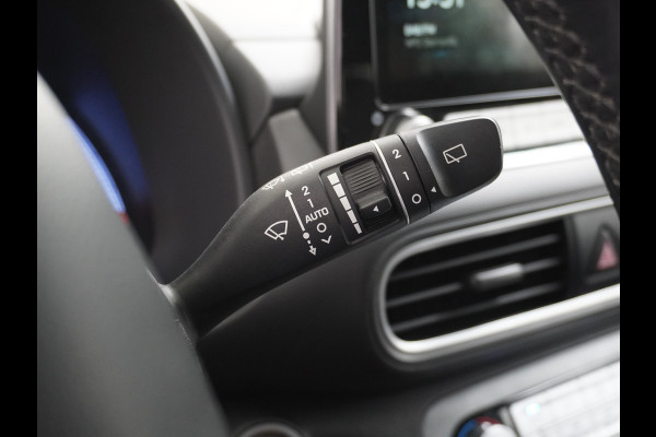 Hyundai Kona 64kWh EV AUT.204pk Krell®-Audio Grootste ACCU Adaptieve Cruise Control Camera Navi Apple Carplay Android Auto Head-Up Display Ec Led Blindspot Monitoring LaneAssist Subwoofer Voorruit verwarmbaar Bluetooth Privacy Glas Lmv 17" Fashion 1e Eigenaar Nieuwprijs €44.210,-