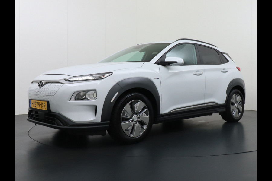 Hyundai Kona 64kWh EV AUT.204pk Krell®-Audio Grootste ACCU Adaptieve Cruise Control Camera Navi Apple Carplay Android Auto Head-Up Display Ec Led Blindspot Monitoring LaneAssist Subwoofer Voorruit verwarmbaar Bluetooth Privacy Glas Lmv 17" Fashion 1e Eigenaar Nieuwprijs €44.210,-