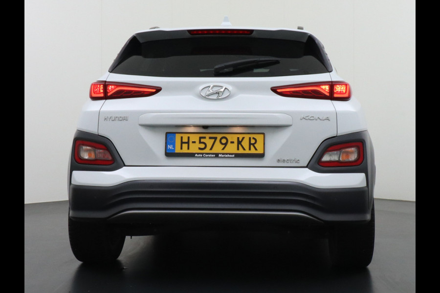 Hyundai Kona 64kWh EV AUT.204pk Krell®-Audio Grootste ACCU Adaptieve Cruise Control Camera Navi Apple Carplay Android Auto Head-Up Display Ec Led Blindspot Monitoring LaneAssist Subwoofer Voorruit verwarmbaar Bluetooth Privacy Glas Lmv 17" Fashion 1e Eigenaar Nieuwprijs €44.210,-