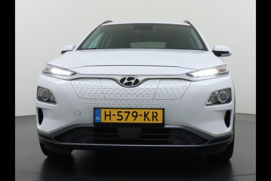 Hyundai Kona 64kWh EV AUT.204pk Krell®-Audio Grootste ACCU Adaptieve Cruise Control Camera Navi Apple Carplay Android Auto Head-Up Display Ec Led Blindspot Monitoring LaneAssist Subwoofer Voorruit verwarmbaar Bluetooth Privacy Glas Lmv 17" Fashion 1e Eigenaar Nieuwprijs €44.210,-