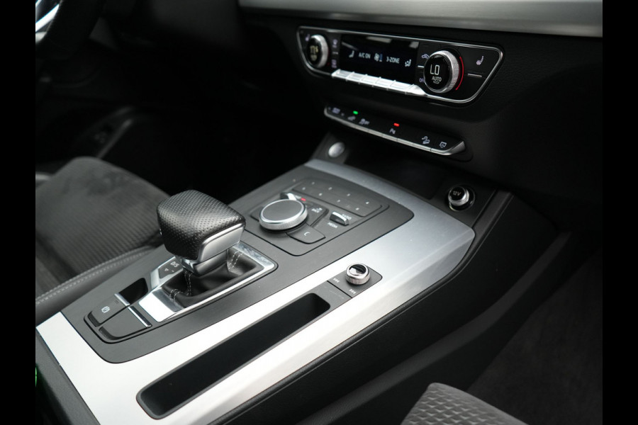 Audi Q5 55 TFSI e Quattro S Line Plug In Hybrid 367pk PHEV | Adaptive Cruise | Alcantara Sportstoelen Massage | 20"L.M | Keyless | DAB | Navi | Stoelverwarming | El. Achterklep |