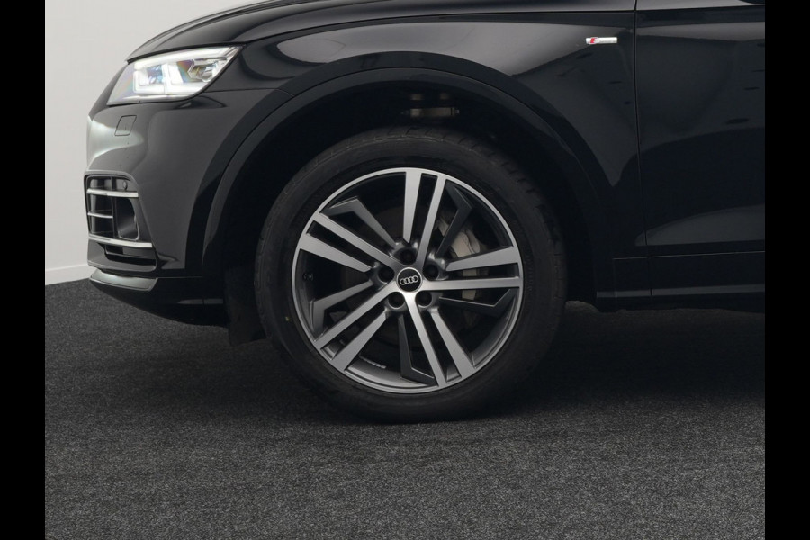 Audi Q5 55 TFSI e Quattro S Line Plug In Hybrid 367pk PHEV | Adaptive Cruise | Alcantara Sportstoelen Massage | 20"L.M | Keyless | DAB | Navi | Stoelverwarming | El. Achterklep |