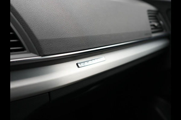 Audi Q5 55 TFSI e Quattro S Line Plug In Hybrid 367pk PHEV | Adaptive Cruise | Alcantara Sportstoelen Massage | 20"L.M | Keyless | DAB | Navi | Stoelverwarming | El. Achterklep |