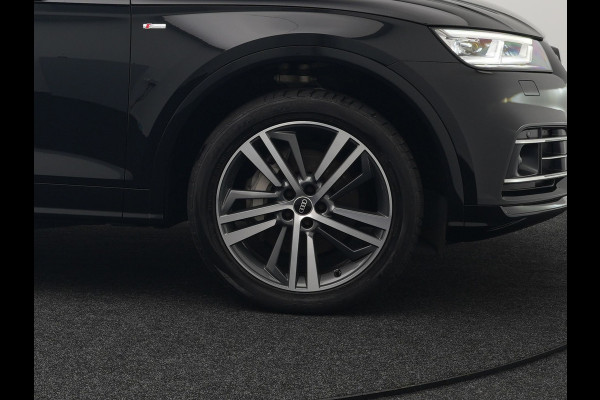 Audi Q5 55 TFSI e Quattro S Line Plug In Hybrid 367pk PHEV | Adaptive Cruise | Alcantara Sportstoelen Massage | 20"L.M | Keyless | DAB | Navi | Stoelverwarming | El. Achterklep |