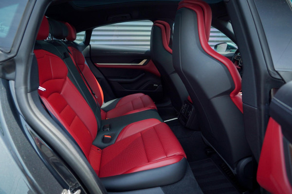 Porsche Taycan 4S Performance 84 kWh / Pano / 4Wiel Sturing / Bose / ACC / Incl BTW