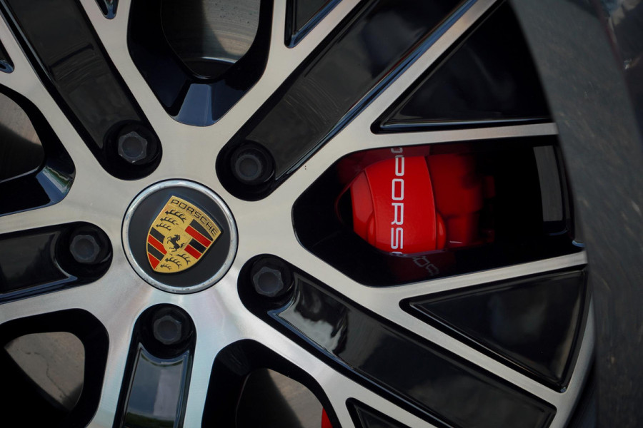 Porsche Taycan 4S Performance 84 kWh / Pano / 4Wiel Sturing / Bose / ACC / Incl BTW