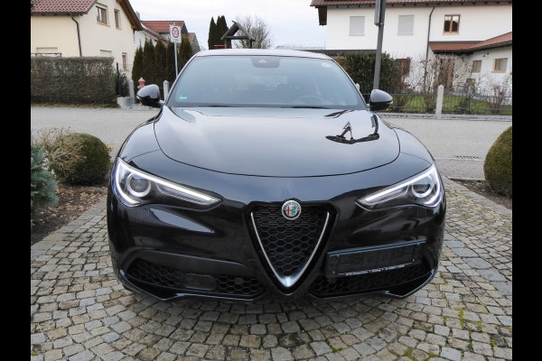 Alfa Romeo Stelvio 2.0T Q4 Ti (206kW/280pk) ** Bi-XENON/LED, NAVI+, LEDER, ACC, 19-inch LMV, MEM ** 1e EIG - 16.700 km - UNFALLFREI ** ** INFORMEER OOK NAAR ONZE AANTREKKELIJKE FINANCIAL-LEASE TARIEVEN **