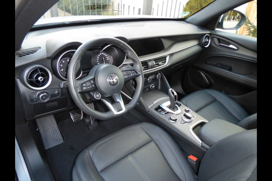 Alfa Romeo Stelvio 2.0T Q4 Ti (206kW/280pk) ** Bi-XENON/LED, NAVI+, LEDER, ACC, 19-inch LMV, MEM ** 1e EIG - 16.700 km - UNFALLFREI ** ** INFORMEER OOK NAAR ONZE AANTREKKELIJKE FINANCIAL-LEASE TARIEVEN **