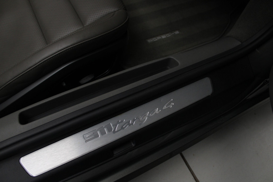 Porsche 911 3.0 4 Targa Leder Navi Camera Bose Climate PDC Alcantara binnenhemel (zwart) Stoelverwarming Carplay Xenon LM velgen