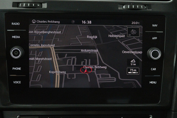 Volkswagen Golf 1.5 TSI Highline Business R (NAVIGATIE, LED, STOELVERWARMING, CLIMA, PARKEERSENSOREN)