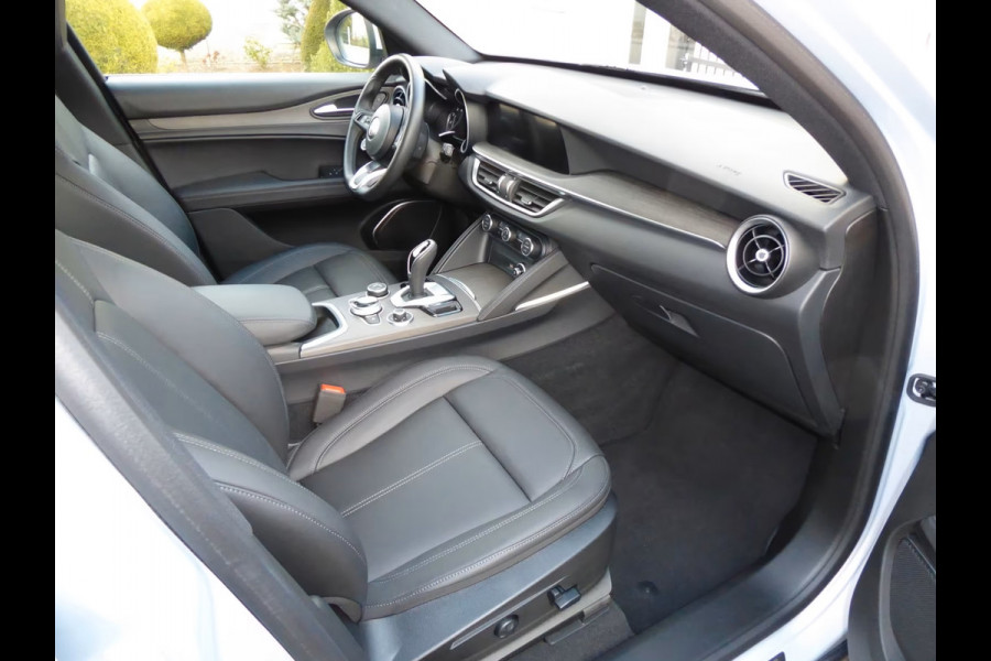 Alfa Romeo Stelvio 2.0T Q4 Ti (206kW/280pk) ** Bi-XENON/LED, NAVI+, LEDER, ACC, 19-inch LMV, MEM ** 1e EIG - 18.700 km - UNFALLFREI ** ** INFORMEER OOK NAAR ONZE AANTREKKELIJKE FINANCIAL-LEASE TARIEVEN **