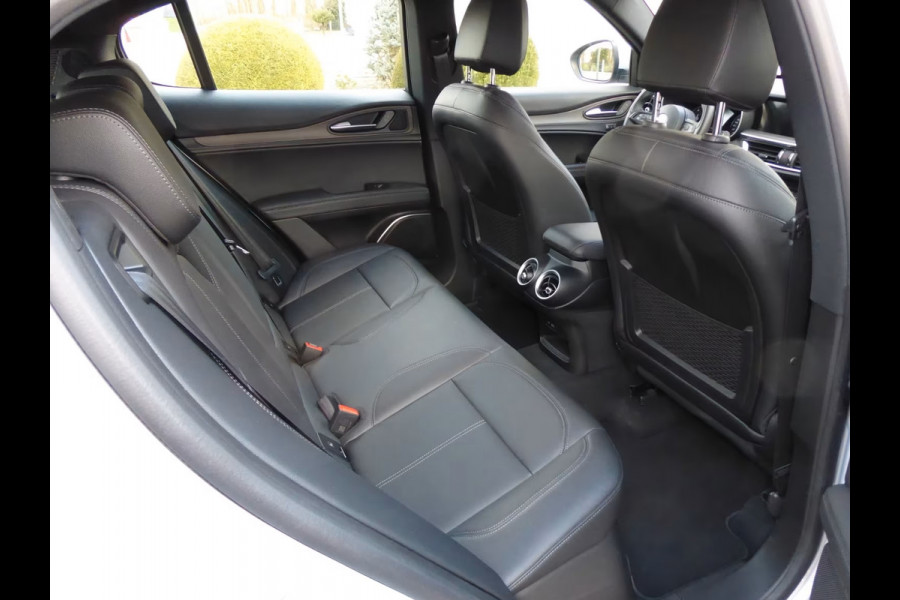 Alfa Romeo Stelvio 2.0T Q4 Ti (206kW/280pk) ** Bi-XENON/LED, NAVI+, LEDER, ACC, 19-inch LMV, MEM ** 1e EIG - 18.700 km - UNFALLFREI ** ** INFORMEER OOK NAAR ONZE AANTREKKELIJKE FINANCIAL-LEASE TARIEVEN **