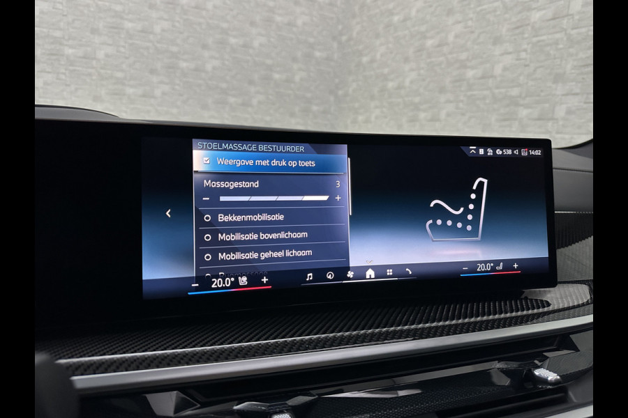 BMW X5 50e M-Performance Seats | M-Sport Pro | Sky-Lounge Pano | 360 Camera | ACC | Soft-Close | Carbon | Massage | Ventilatie | Leder-Individual | Achterasbesturing | Head-Up | 4-Zone Clima | 22 inch | 2x Memory | Trekhaak | Harman-Kardon | Beker-Clima | Stoelverwarming V+A | Stuurverwarming | M-Gordels | Parfumering | Glaspook | ISO-Glas | Zonwering |