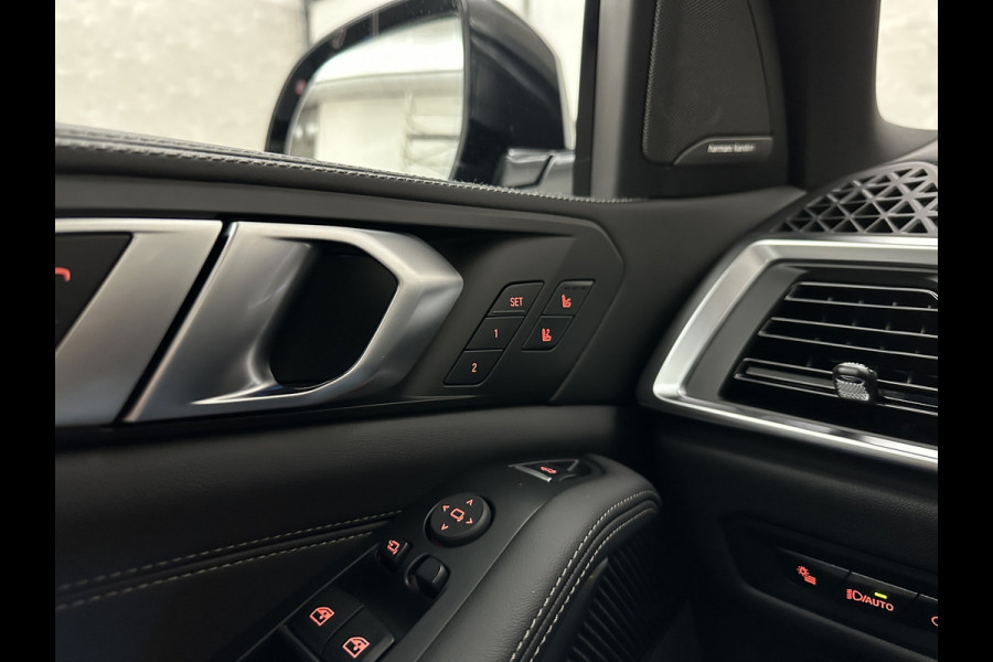BMW X5 50e M-Performance Seats | M-Sport Pro | Sky-Lounge Pano | 360 Camera | ACC | Soft-Close | Carbon | Massage | Ventilatie | Leder-Individual | Achterasbesturing | Head-Up | 4-Zone Clima | 22 inch | 2x Memory | Trekhaak | Harman-Kardon | Beker-Clima | Stoelverwarming V+A | Stuurverwarming | M-Gordels | Parfumering | Glaspook | ISO-Glas | Zonwering |
