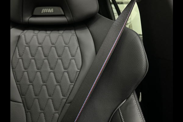 BMW X5 50e M-Performance Seats | M-Sport Pro | Sky-Lounge Pano | 360 Camera | ACC | Soft-Close | Carbon | Massage | Ventilatie | Leder-Individual | Achterasbesturing | Head-Up | 4-Zone Clima | 22 inch | 2x Memory | Trekhaak | Harman-Kardon | Beker-Clima | Stoelverwarming V+A | Stuurverwarming | M-Gordels | Parfumering | Glaspook | ISO-Glas | Zonwering |