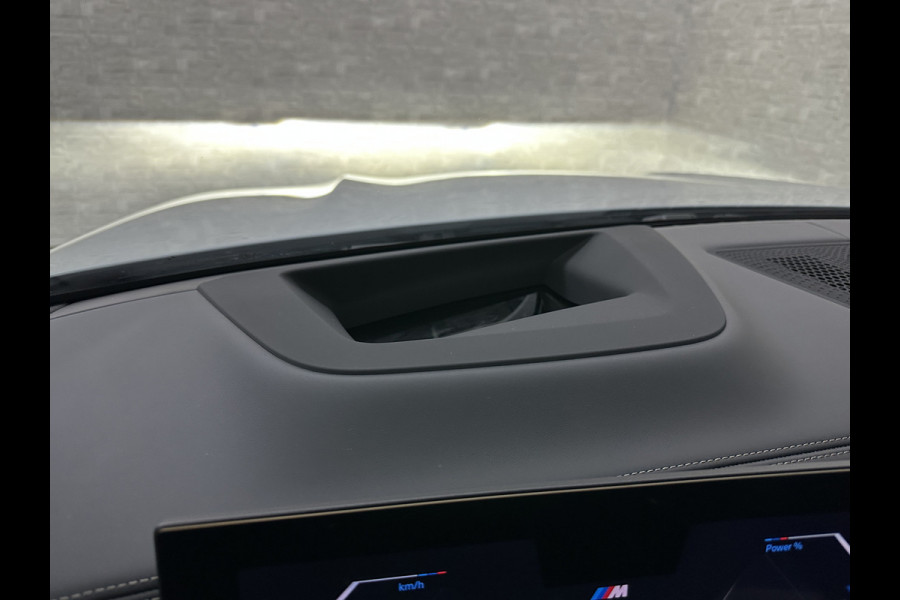 BMW X5 50e M-Performance Seats | M-Sport Pro | Sky-Lounge Pano | 360 Camera | ACC | Soft-Close | Carbon | Massage | Ventilatie | Leder-Individual | Achterasbesturing | Head-Up | 4-Zone Clima | 22 inch | 2x Memory | Trekhaak | Harman-Kardon | Beker-Clima | Stoelverwarming V+A | Stuurverwarming | M-Gordels | Parfumering | Glaspook | ISO-Glas | Zonwering |