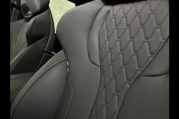 BMW X5 50e M-Performance Seats | M-Sport Pro | Sky-Lounge Pano | 360 Camera | ACC | Soft-Close | Carbon | Massage | Ventilatie | Leder-Individual | Achterasbesturing | Head-Up | 4-Zone Clima | 22 inch | 2x Memory | Trekhaak | Harman-Kardon | Beker-Clima | Stoelverwarming V+A | Stuurverwarming | M-Gordels | Parfumering | Glaspook | ISO-Glas | Zonwering |
