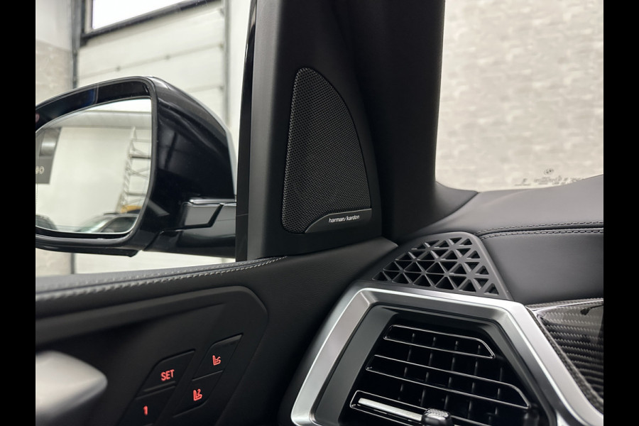 BMW X5 50e M-Performance Seats | M-Sport Pro | Sky-Lounge Pano | 360 Camera | ACC | Soft-Close | Carbon | Massage | Ventilatie | Leder-Individual | Achterasbesturing | Head-Up | 4-Zone Clima | 22 inch | 2x Memory | Trekhaak | Harman-Kardon | Beker-Clima | Stoelverwarming V+A | Stuurverwarming | M-Gordels | Parfumering | Glaspook | ISO-Glas | Zonwering |
