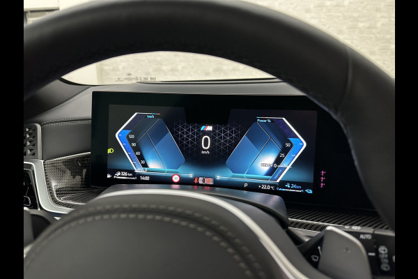 BMW X5 50e M-Performance Seats | M-Sport Pro | Sky-Lounge Pano | 360 Camera | ACC | Soft-Close | Carbon | Massage | Ventilatie | Leder-Individual | Achterasbesturing | Head-Up | 4-Zone Clima | 22 inch | 2x Memory | Trekhaak | Harman-Kardon | Beker-Clima | Stoelverwarming V+A | Stuurverwarming | M-Gordels | Parfumering | Glaspook | ISO-Glas | Zonwering |