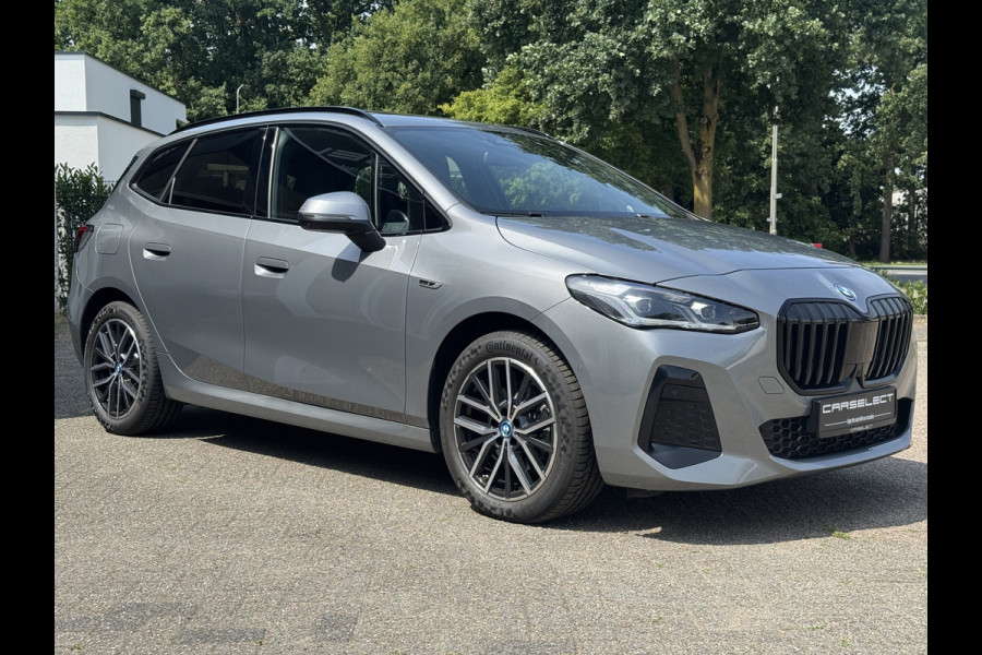 BMW 2 Serie Active Tourer 225e xDrive M pakket, Harman/Kardon, Head-Up, Trekhaak, Panoramadak, Adaptive cruise, Alle Opies!!! .Neem contact op en we maken een afspraak!