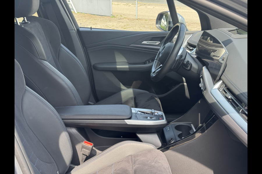 BMW 2 Serie Active Tourer 225e xDrive M pakket, Harman/Kardon, Head-Up, Trekhaak, Panoramadak, Adaptive cruise, Alle Opies!!! .Neem contact op en we maken een afspraak!
