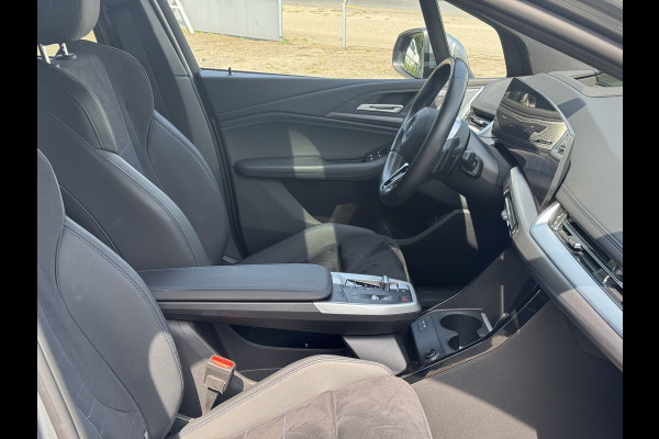 BMW 2 Serie Active Tourer 225e xDrive M pakket, Harman/Kardon, Head-Up, Trekhaak, Panoramadak, Adaptive cruise, Alle Opies!!! .Neem contact op en we maken een afspraak!
