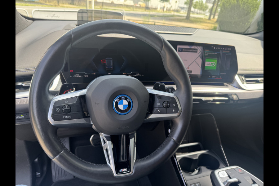 BMW 2 Serie Active Tourer 225e xDrive M pakket, Harman/Kardon, Head-Up, Trekhaak, Panoramadak, Adaptive cruise, Alle Opies!!! .Neem contact op en we maken een afspraak!