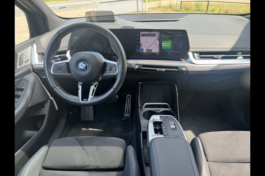 BMW 2 Serie Active Tourer 225e xDrive M pakket, Harman/Kardon, Head-Up, Trekhaak, Panoramadak, Adaptive cruise, Alle Opies!!! .Neem contact op en we maken een afspraak!