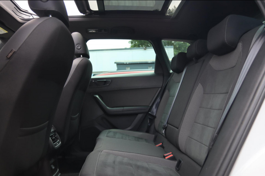 Seat Ateca 1.5 TSI Xcellence / PANODAK / KEYLESS / CAMERA / BEATS /  DODEHOEK