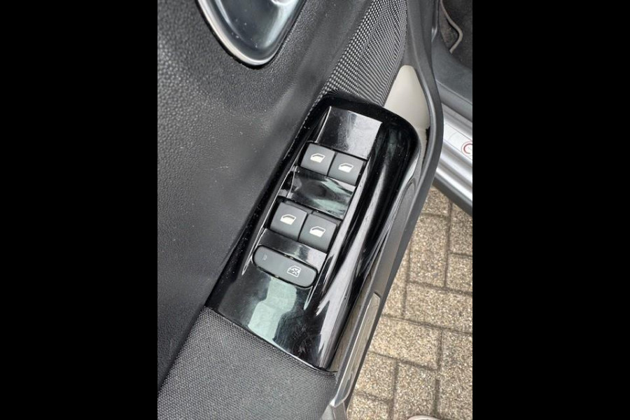 Citroën C3 1.2 PureTech C-Series (origineel NL/CARPLAY/PDC/LED/CRUISE