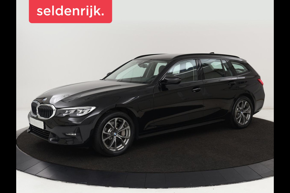 BMW 3-serie 330e Sport Line | Stoelverwarming | Half leder | Carplay | Sportstoelen | Live Cockpit | Sfeerverlichting | Navigatie | Full LED BMW 3-serie 330e Sport Line | Stoelverwarming | Half leder | Carplay | Sportstoelen | Live Cockpit | Sfeerverlichting | Navigatie | Full LED