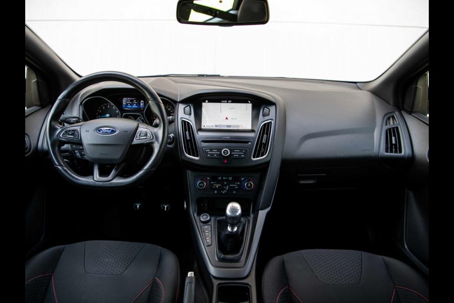 Ford Focus 1.0 ST-Line | Navi | Trekhaak | Cruise | NAP |