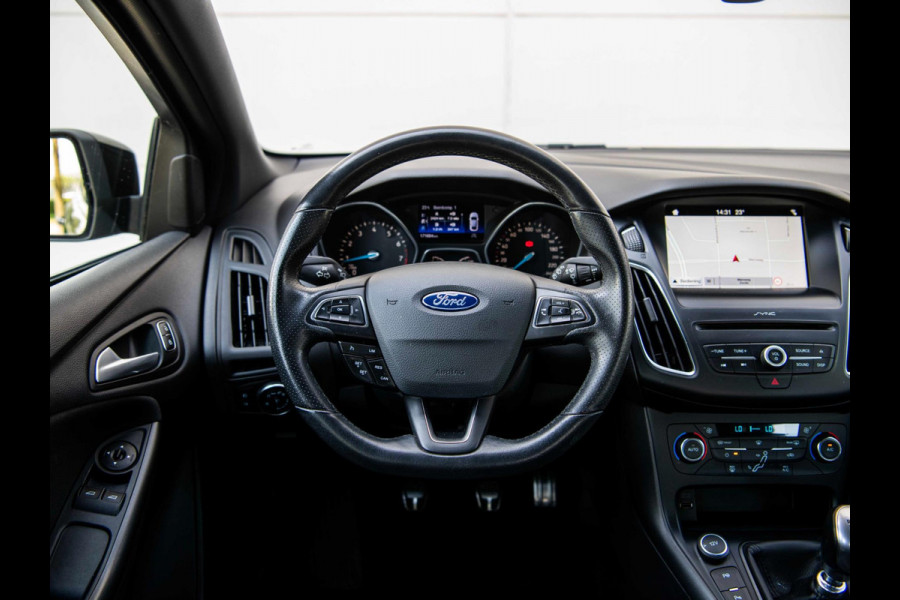 Ford Focus 1.0 ST-Line | Navi | Trekhaak | Cruise | NAP |