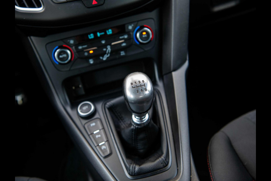 Ford Focus 1.0 ST-Line | Navi | Trekhaak | Cruise | NAP |