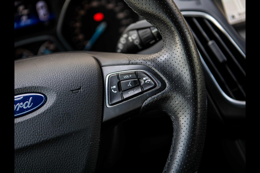 Ford Focus 1.0 ST-Line | Navi | Trekhaak | Cruise | NAP |