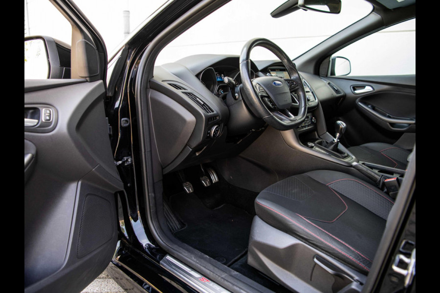 Ford Focus 1.0 ST-Line | Navi | Trekhaak | Cruise | NAP |