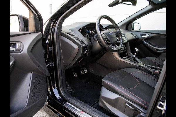 Ford Focus 1.0 ST-Line | Navi | Trekhaak | Cruise | NAP |