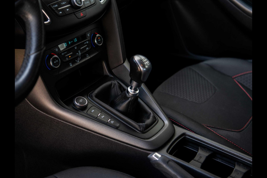 Ford Focus 1.0 ST-Line | Navi | Trekhaak | Cruise | NAP |