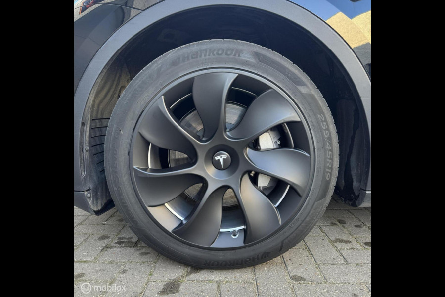 Tesla Model Y RWD MiC AMD RYZEN MMX PACK