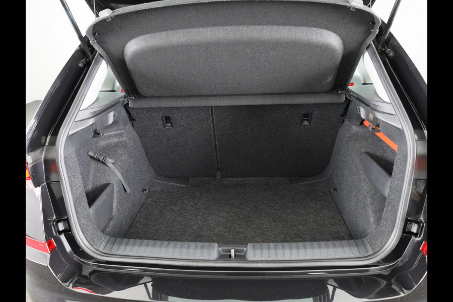 Škoda Kamiq 1.0 TSI Ambition 110 pk | Navigatie via App | Parkeersensoren achter | Apple Carplay/Android Auto | Cruise control | LED koplampen |