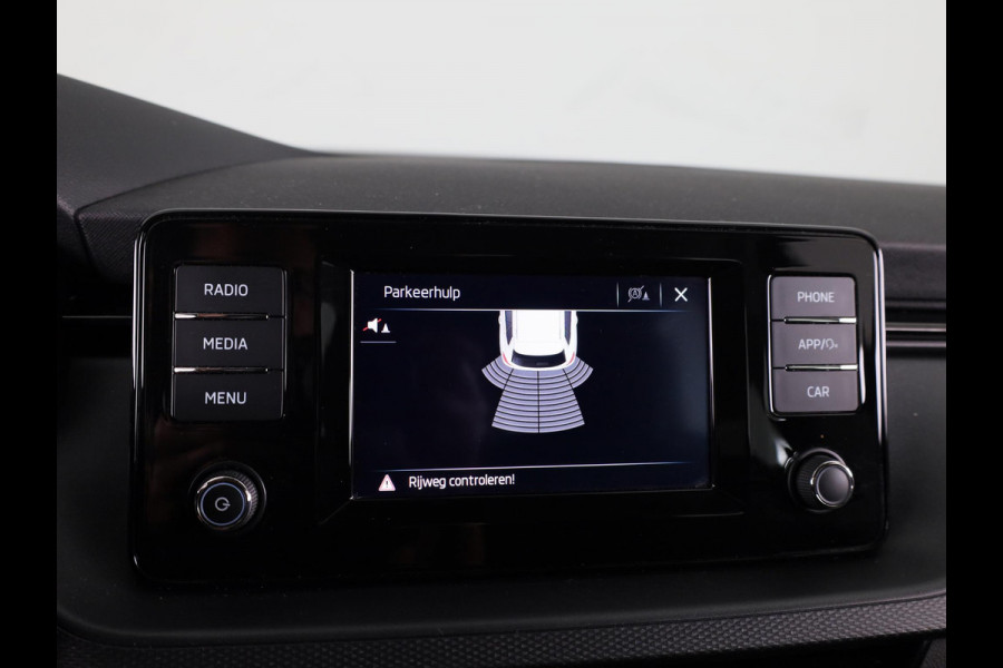 Škoda Kamiq 1.0 TSI Ambition 110 pk | Navigatie via App | Parkeersensoren achter | Apple Carplay/Android Auto | Cruise control | LED koplampen |