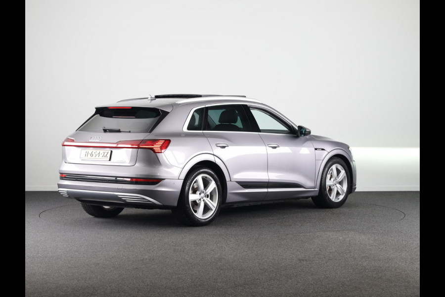 Audi e-tron e-tron 50 quattro Launch edition plus 71 kWh 313pk | Panoramadak | Lederen bekleding | Adaptieve cruise controle | Elektrisch verstelbare voorstoelen | Memory