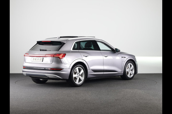 Audi e-tron e-tron 50 quattro Launch edition plus 71 kWh 313pk | Panoramadak | Lederen bekleding | Adaptieve cruise controle | Elektrisch verstelbare voorstoelen | Memory