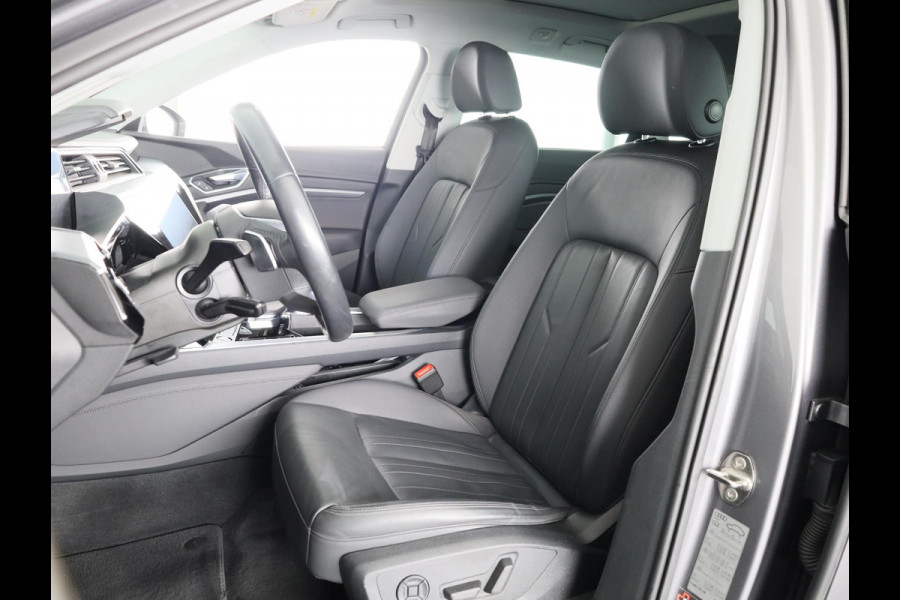 Audi e-tron e-tron 50 quattro Launch edition plus 71 kWh 313pk | Panoramadak | Lederen bekleding | Adaptieve cruise controle | Elektrisch verstelbare voorstoelen | Memory