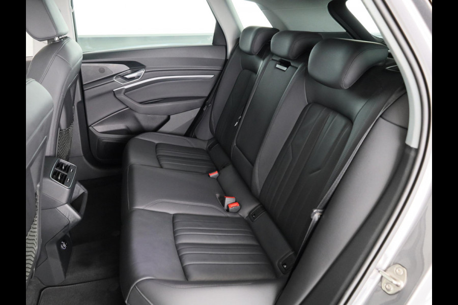 Audi e-tron e-tron 50 quattro Launch edition plus 71 kWh 313pk | Panoramadak | Lederen bekleding | Adaptieve cruise controle | Elektrisch verstelbare voorstoelen | Memory