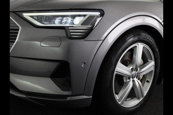 Audi e-tron e-tron 50 quattro Launch edition plus 71 kWh 313pk | Panoramadak | Lederen bekleding | Adaptieve cruise controle | Elektrisch verstelbare voorstoelen | Memory