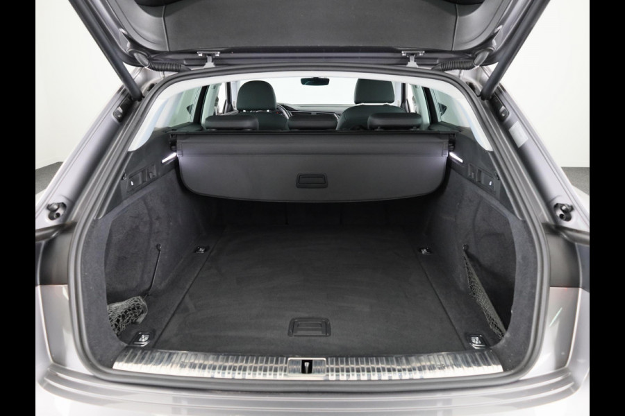 Audi e-tron e-tron 50 quattro Launch edition plus 71 kWh 313pk | Panoramadak | Lederen bekleding | Adaptieve cruise controle | Elektrisch verstelbare voorstoelen | Memory