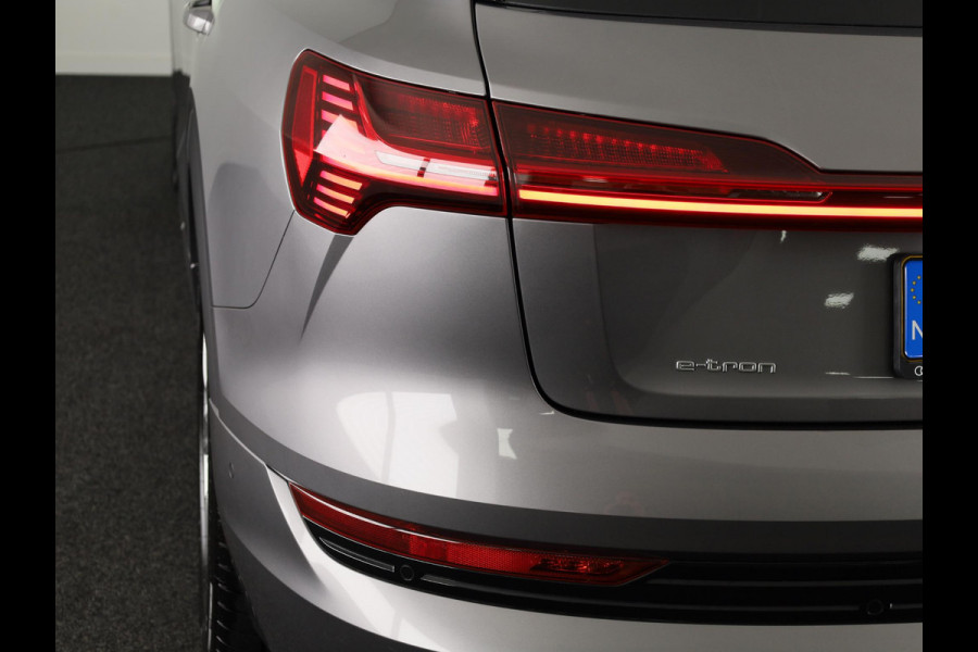Audi e-tron e-tron 50 quattro Launch edition plus 71 kWh 313pk | Panoramadak | Lederen bekleding | Adaptieve cruise controle | Elektrisch verstelbare voorstoelen | Memory