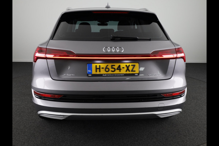 Audi e-tron e-tron 50 quattro Launch edition plus 71 kWh 313pk | Panoramadak | Lederen bekleding | Adaptieve cruise controle | Elektrisch verstelbare voorstoelen | Memory
