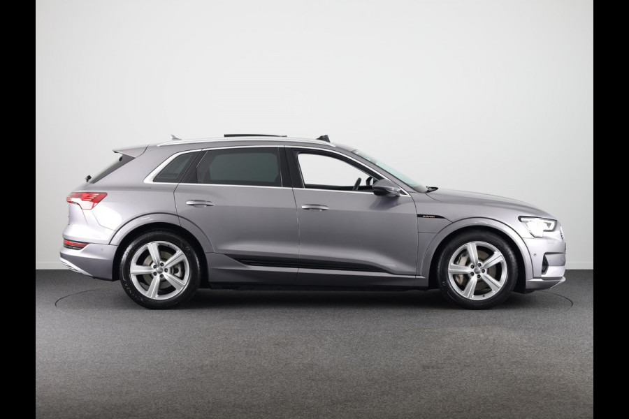 Audi e-tron e-tron 50 quattro Launch edition plus 71 kWh 313pk | Panoramadak | Lederen bekleding | Adaptieve cruise controle | Elektrisch verstelbare voorstoelen | Memory